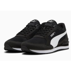Czarne męskie sneakersy Puma ST Runner v4 Mesh z białym logo, przewiewną siateczką i amortyzującą wkładką SOFTFOAM+.