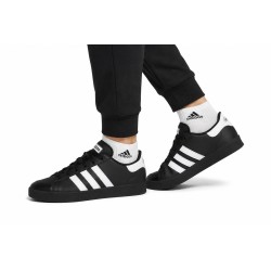 Buty męskie adidas Jump Hook Low JR1903 czarne z białymi trzema paskami i gumową podeszwą.